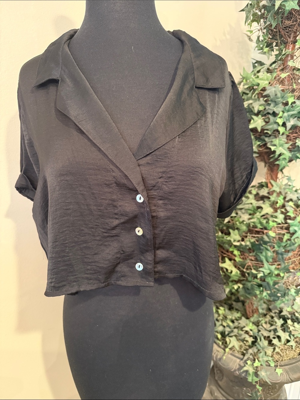 Black Cropped Button-Front Women's Short Sleeve Top Size Small